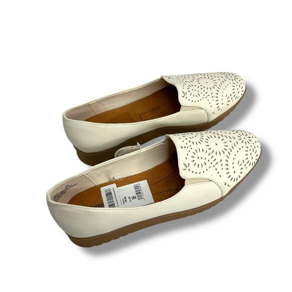 NEW Baretraps Amry Slip on Loafers Size 8 ivory Cream Lasercut Comfort Flats - Picture 4 of 11